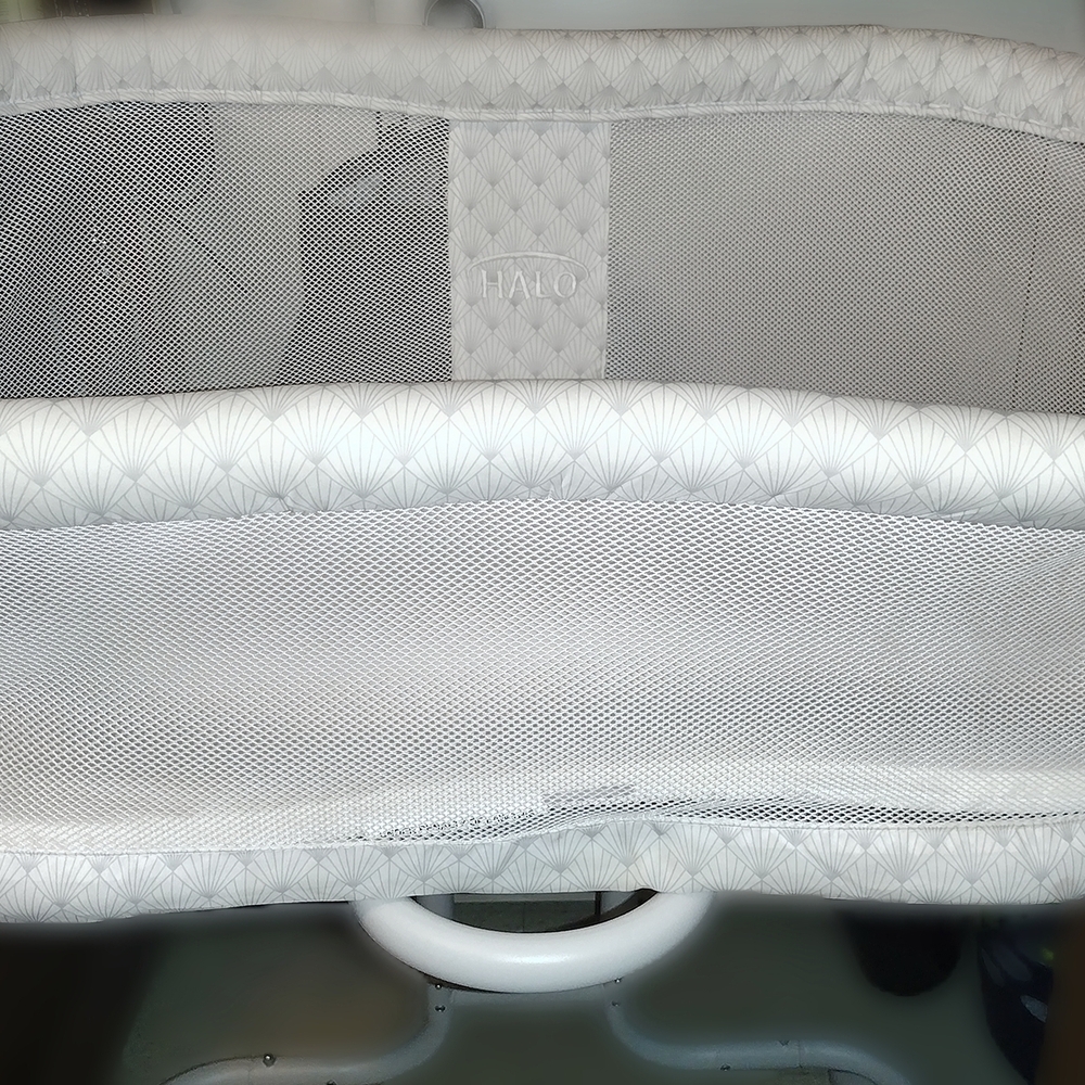 Halo Bassinest Glide in White and Gray